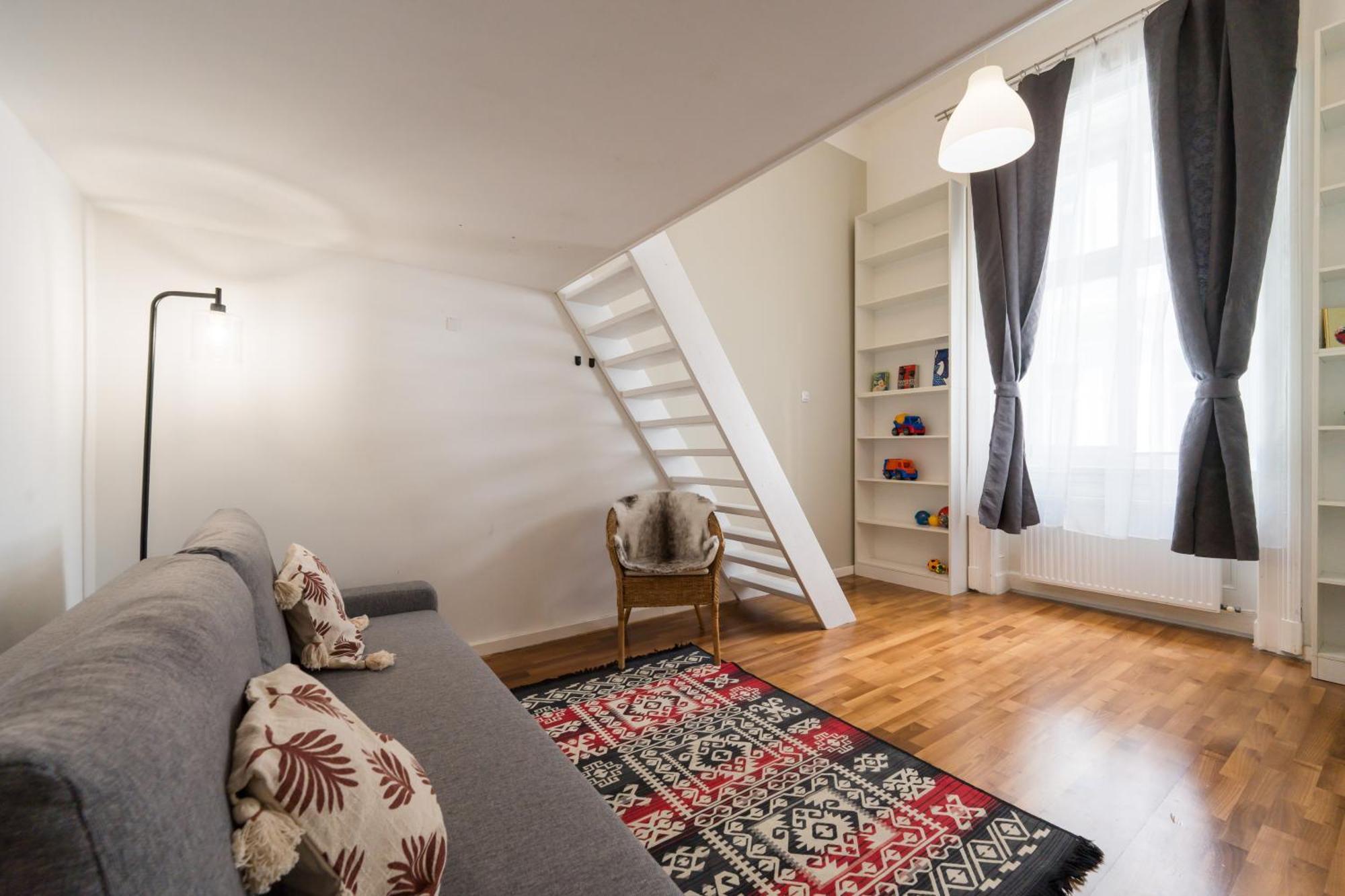 Spacious By Opera Apartment