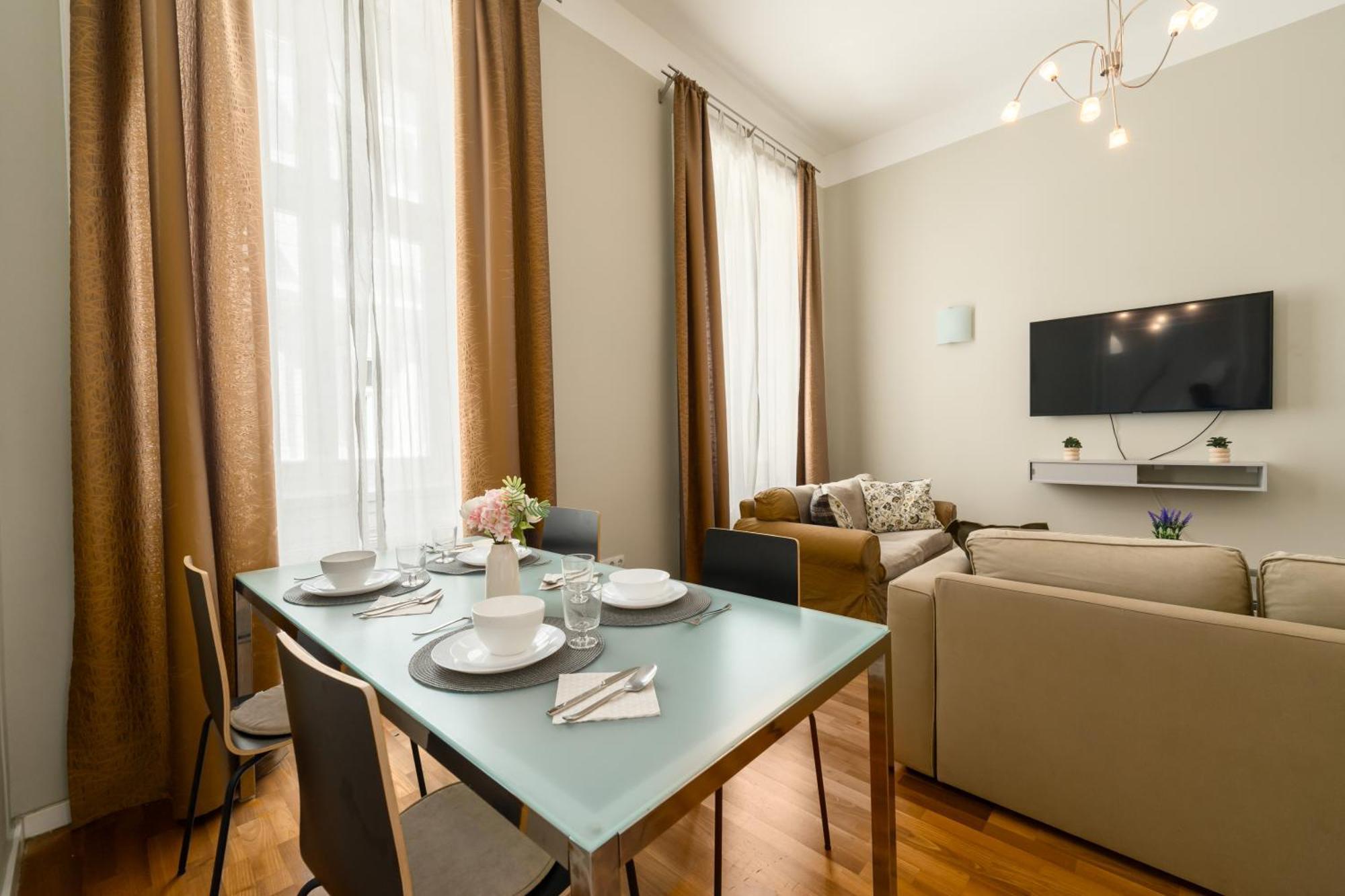 Spacious By Opera Apartment